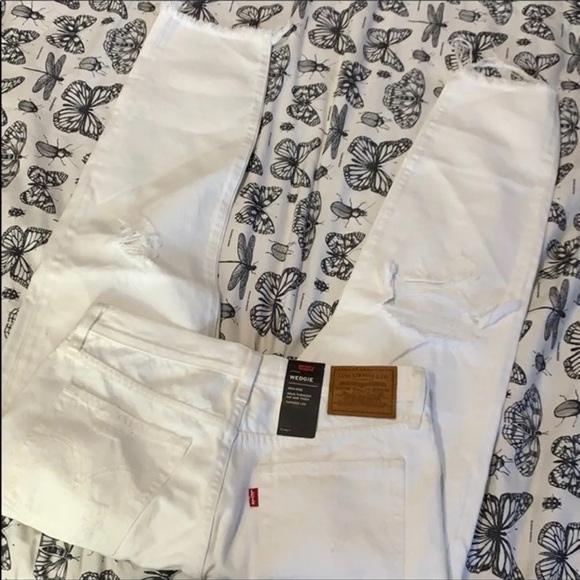 Levi’s - Picture 3 of 6